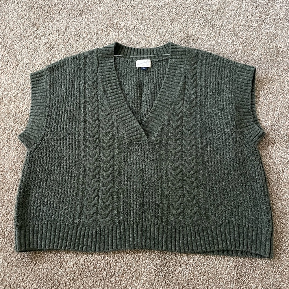 Universal Threads - Dark Green Cropped Sweater Vest